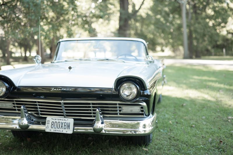 1957 Ford Fairlane 500 Skyliner — photo 1 of 34
